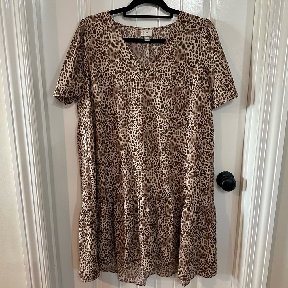 Animal print short sleeve dress! Size L